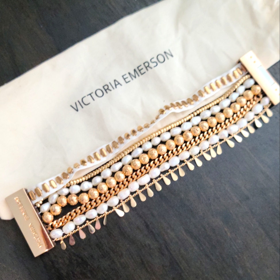 Victoria Emerson Gold Chain Magnetic Clasp Bracelet 12$